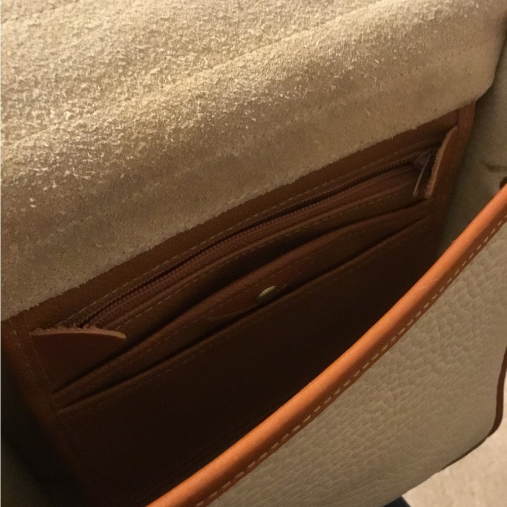 Dooney&Bourke all weather pebbled leather cross body bag like new condition - Picture 4 of 9
